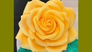 tutorial fiori rose in pasta di zucchero fondant,decorare le torte con i riori di zucchero,come realizzare i fiori di pasta di zucchero