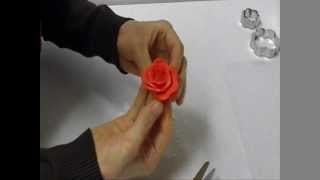 rose di mmf fondent con le formine,decorare una torta con le rose di zucchero,realizzare rose di zucchero,come decorare una torta,come fare le rose di zucchero