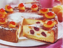 Cheesecake con albicocche e ciliegie.jpg