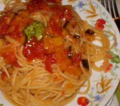 Spaghetti con funghi e peperoni.jpg